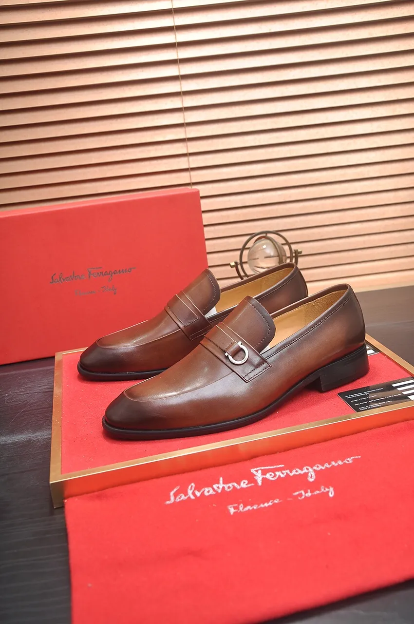 Men's shoes 💰520💶【Ferragamo/Ferragamo】The latest model in the counter. Original imported high-quality cowhide with open sides + imported 🐂 water-dyed cowhide lining + original luxury metal buckle + original combination outsole. No pressure for comparison. 38--45 (45 is custom-made and cannot be returned or exchanged)